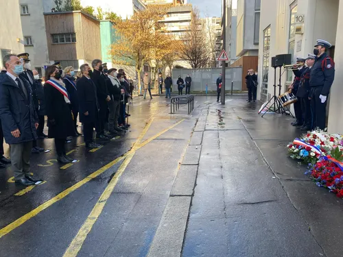 Sept ans après, hommage aux victimes des attentats contre Charlie...